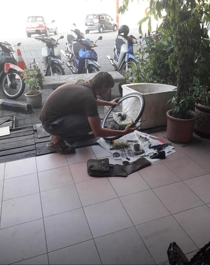 Хостел Motodorm Langkawi Куах Экстерьер фото